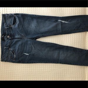 1822 Mid Rise Skinny Jeans. Size 31. Medium Wash.